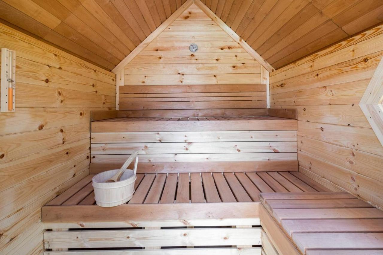 Green Tiny House With Shared Pool Zeewolde Exterior photo